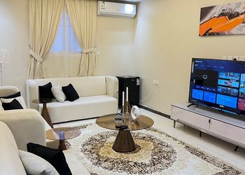 شقة بغرفتين نوم وصالة