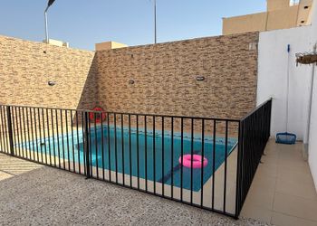 شاليه بمجلس وفناء خارجي