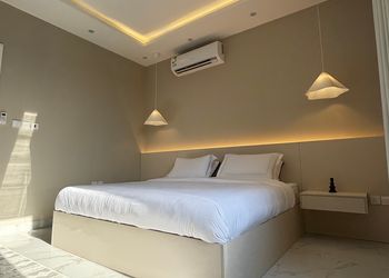 شقة بصالة أنيقة ودخول ذاتي