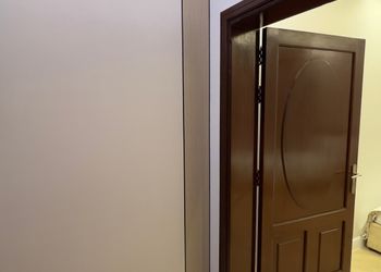 استديو هادئ بأثاث مريح