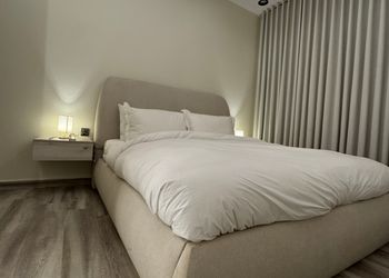 شقة بدخول ذاتي وتصميم هادئ