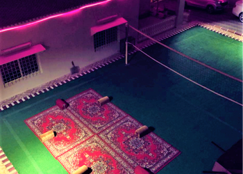استراحة بمسطح اخضر وجلسه خارجيه