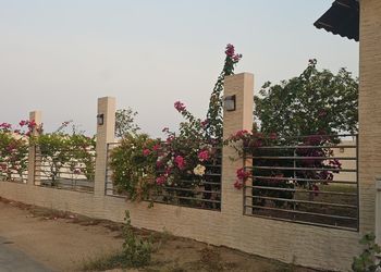 شاليه بثلاث غرف نوم و جلسة خارجية