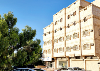 جناح فاخر بدخول ذكي وفناء مطل