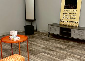 استديو بأثاث مريح وبسيط 