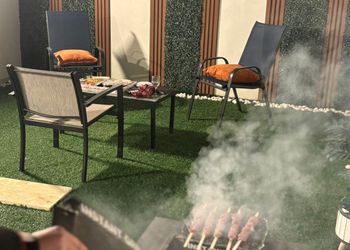 استديو بسرير ماستر وجلسة خارجية