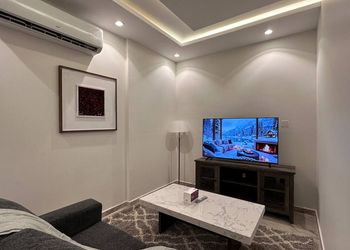 استديو بأثاث مريح وبسيط 
