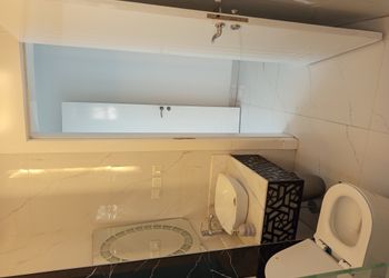 شاليه بمسطح اخضر وجلسة خارجية
