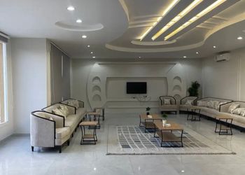 شاليه بمسطح اخضر ومسبح