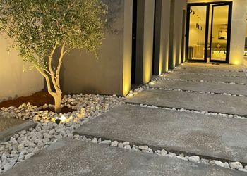 شاليه بجلسة خارجية وتصميم فاخر