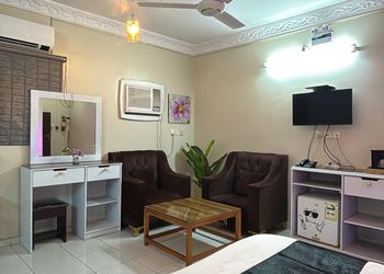 شاليه بمجلس ومسبح داخلي 