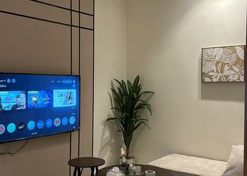 شفة ارضية فاخر بمدخل وكراج مستقل