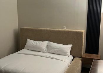 استديو بسرير ماستر وخدمة انترنت
