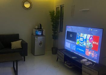 شقة بصالة مريحة وغرفة نوم
