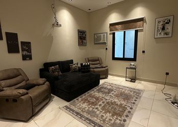 شقة بتصميم مميز وغرفه سينما خاصه
