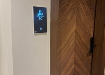 استديو بسرير ماستر وجلسة جانبية 