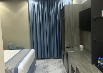 استديو بسرير ماستر 