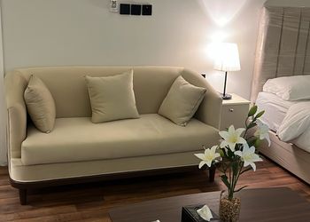 استديو بسرير ماستر وجلسة جانبية