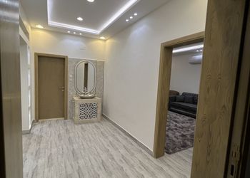 استراحة بصالة جلوس وفناء خارجي