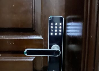 شقة بدخول ذاتي وصالة مريحة 