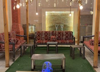 شاليه بجلسة خارجية ومسبح 