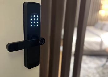 استديو بأثاث مريح وبسيط 
