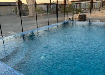 استراحة بجلسات خارجية ومسطح اخضر