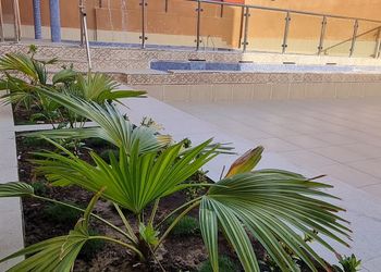 استراحة بمسبح خارجي بحاجز