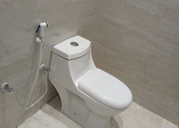 شقة بصالة مريحة وغرفة نوم 