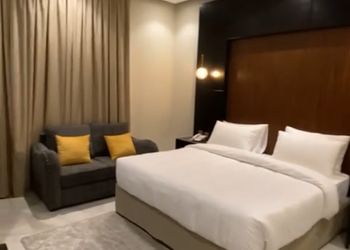 استديو بسرير ماستر وأثاث مريح 