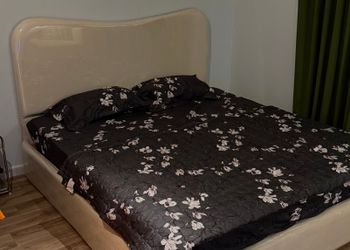 استديو بسرير ماستر وجلسة جانبية 