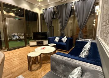 شالية بمجلس مطل على الفناء الخارجي 