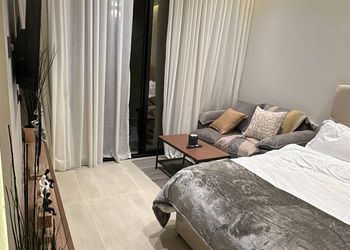 استديو هادئ بسرير ماستر 
