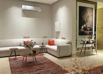 استراحة بمسطح اخضر ومجالس