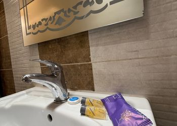 استديو بسرير ماستر وجلسة جانبية