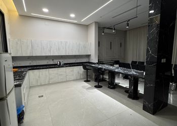 شاليه بمسطح اخضر ومسبح 