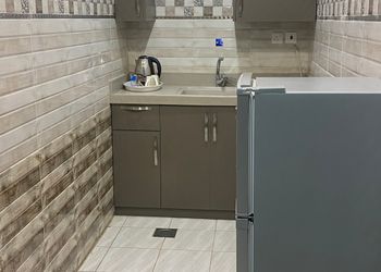 استديو بسرير ماستر وأثاث مريح 