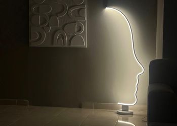 شقة بصالة انيقة ودخول ذاتي