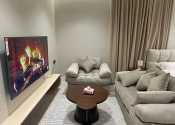 استديو بأثاث مريح وبسيط 