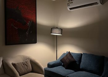 استديو بسرير ماستر وجلسة جانبية 