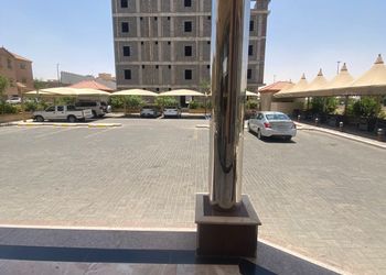 شقة بصالة جلوس وغرفة نوم