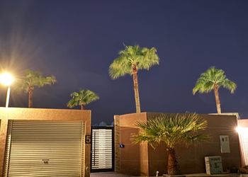 شالية مرتب بمجلس ومسبح خارجي