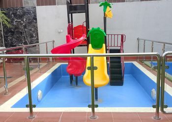 شاليه بألعاب مائية ومسبح