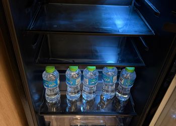 شقة بغرفة معيشة وغرفة نوم 