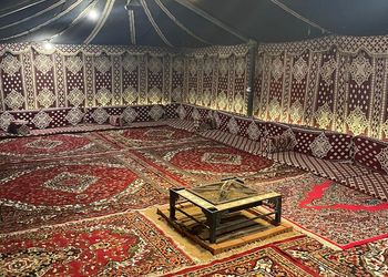 مخيم ببيت شعر و جلسة خارجية 