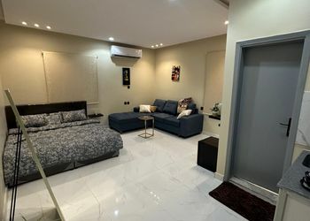 استديو بسرير ماستر وجلسة جانبية 