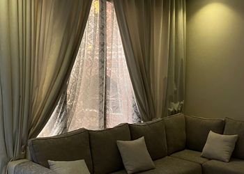 استراحة بمسطح اخضر وجلسه خارجيه