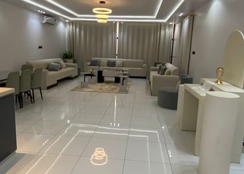شاليه بمجالس واسعة ومسبح خارجي