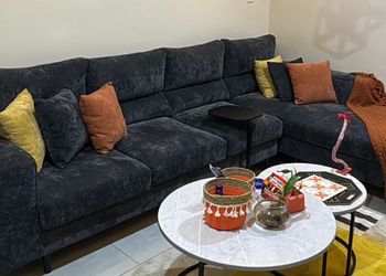 شقة بغرفة معيشة وغرفة نوم 