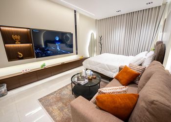 استديو بأثاث مريح وبسيط 